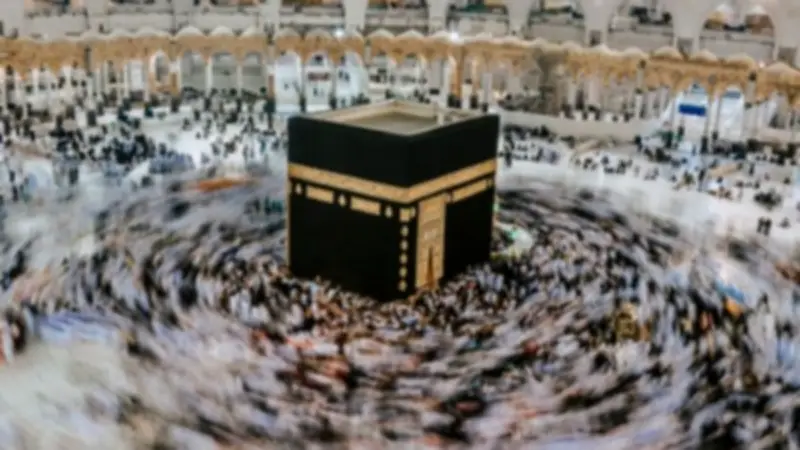 حكم الذكر بالأذكار غير المأثورة عند الطواف بالبيت.. الإفتاء تجيب