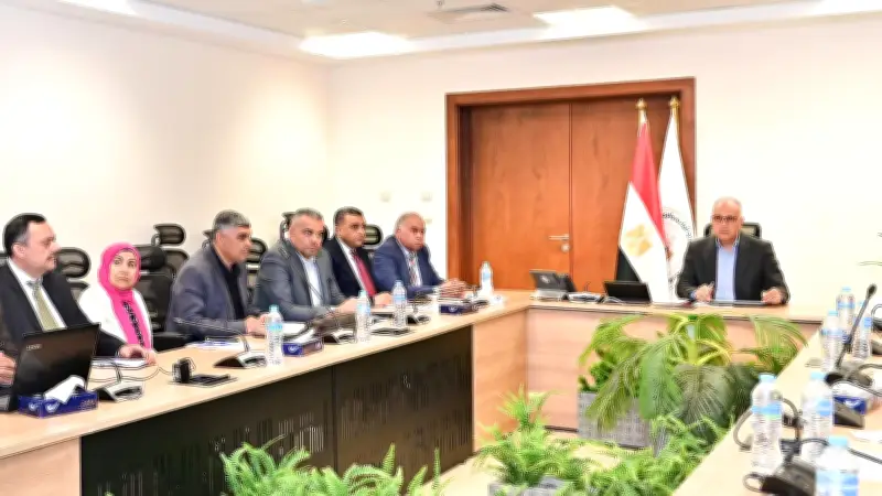 وزير الري يوجه بالانتهاء من تطهيرات الترع والمصارف وإدراجها على المنصة الإلكترونية