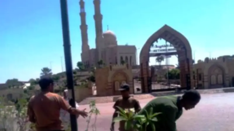 محافظ أسوان يوقف عمل عمال النظافة في ساعات الذروة حماية من الحرارة