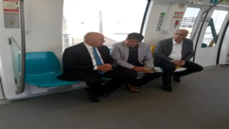 وزير النقل يستقل المونوريل متوجهاً إلى العاصمة الجديدة بدلاً من سيارته