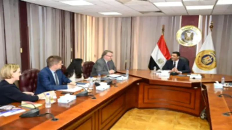 وزير الصناعة: دراسة إنشاء مصانع متوسطة داخل القرى بجميع المحافظات