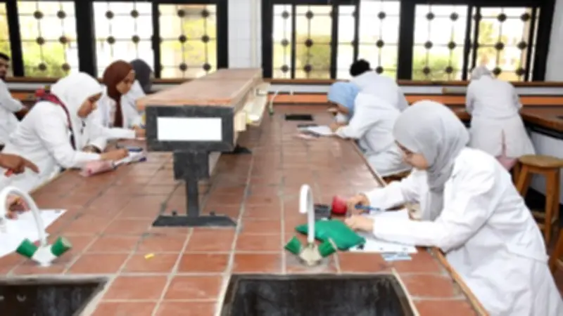 رئيس جامعة قناة السويس يتفقد لجان امتحانات كلية الزراعة ويؤكد جاهزية المعامل