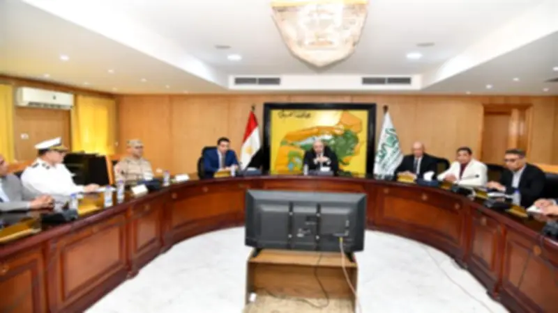 محافظ الفيوم يوجه بالتصدي الحازم لمخالفات البناء على الأراضي الزراعية خلال عيد الأضحى