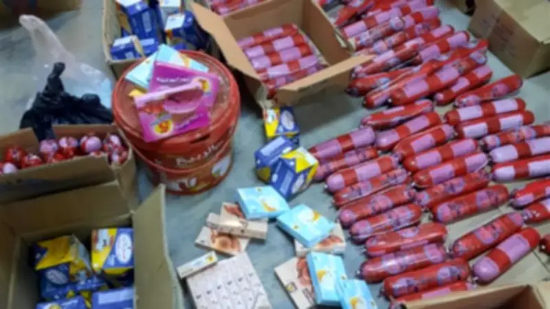 ضبط ربع طن لانشون فاسد ومنتجات غذائية منتهية الصلاحية في أسواق الخارجة