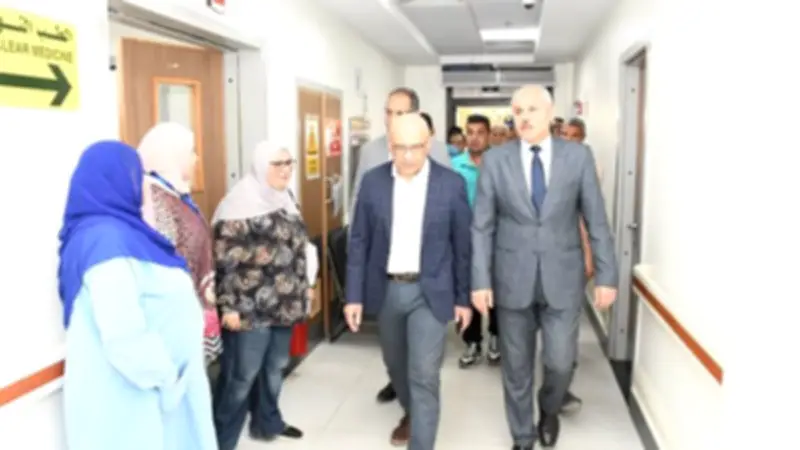 رئيس جامعة القناة يتفقد مركز علاج الأورام والطب النووي ويشيد بالخدمات