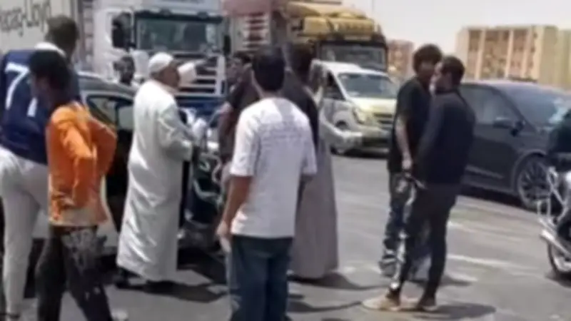 انقلاب سيارة ملاكي على الطريق الإقليمي بأكتوبر يتسبب في تكدس مروري