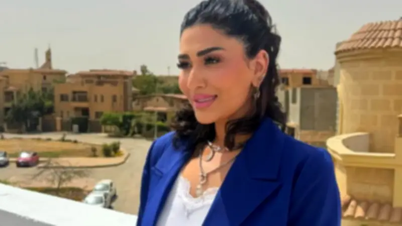 دنيا صلاح عبد الله تتألق بدور مصممة ديكور في مسلسل آخر شقة فوق