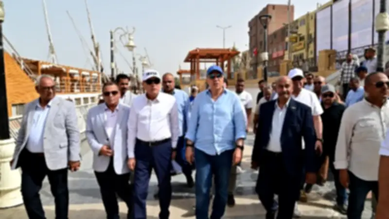 وزير الري ومحافظ الأقصر يتفقدان تحديث أنظمة قناطر إسنا الجديدة