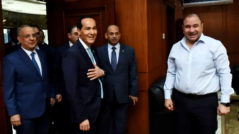رئيس هيئة الاستثمار يتفقد فرع مدينة نصر ويشيد بجهود العاملين