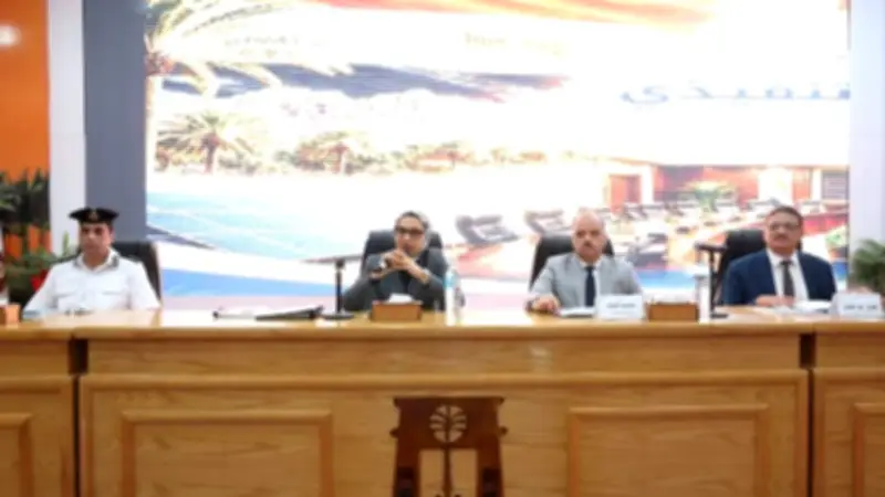 محافظ الوادي الجديد تترأس اجتماع المجلس التنفيذي وتوجه بتكثيف استعدادات عيد الأضحى