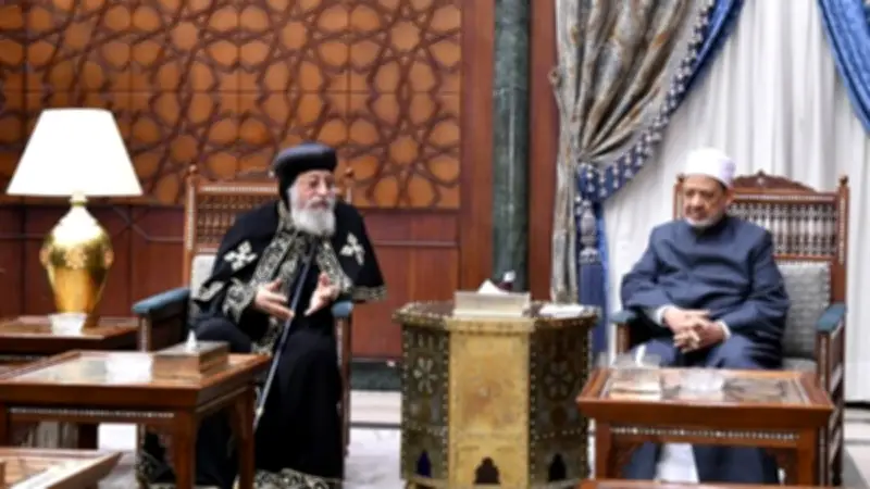 شيخ الأزهر يتلقى اتصالاً من البابا تواضروس للتهنئة بعيد الأضحى