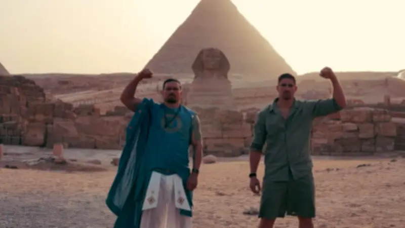 ملاكمة عالمية على سفح الأهرامات.. أوسيك وفيرهوفن في مواجهة نارية