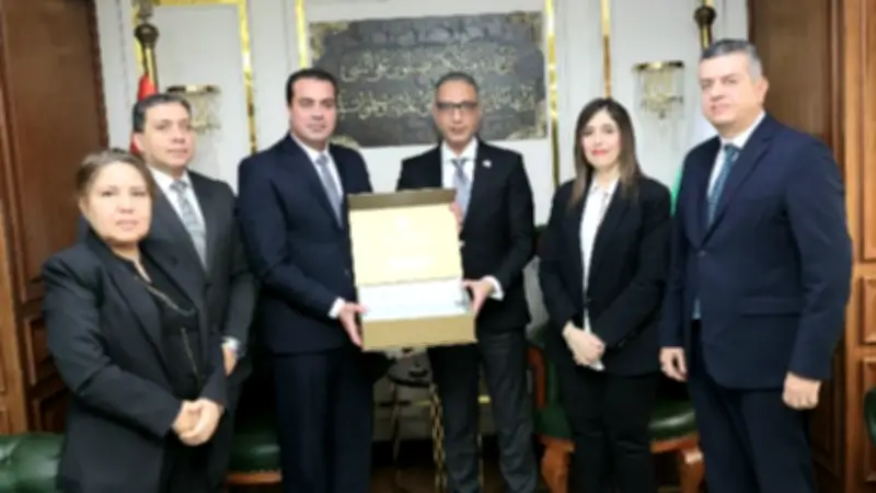 محافظ الجيزة يبحث مع البنك الزراعي تعزيز التعاون ودعم المبادرات المجتمعية