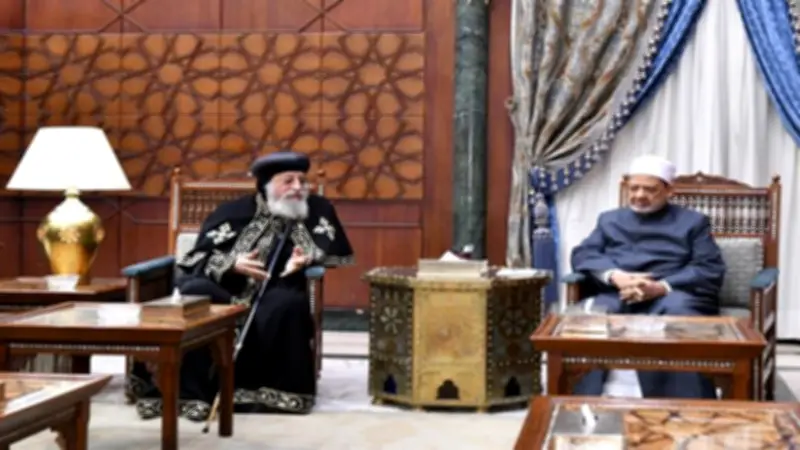 شيخ الأزهر يتلقى اتصالاً من البابا تواضروس للتهنئة بعيد الأضحى