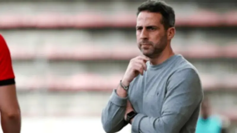 مستحقات مساعدي يانيك فيريرا تتسبب في إيقاف قيد جديد للزمالك