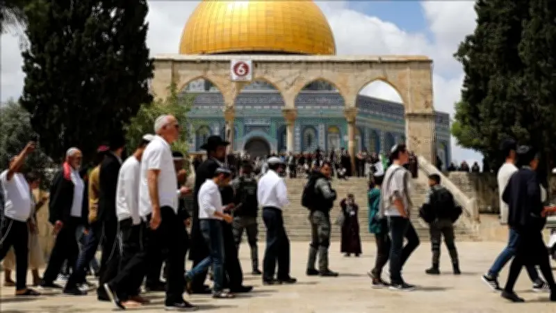 رئيس لجنة الأمن القومي في الكنيست يقتحم المسجد الأقصى بحماية قوات الاحتلال