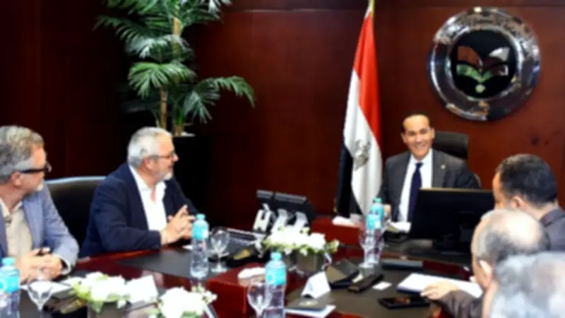 هيئة الاستثمار تلتقي وفد أونيفيرس الإيطالية لبحث إنشاء مصنعين جديدين في مصر