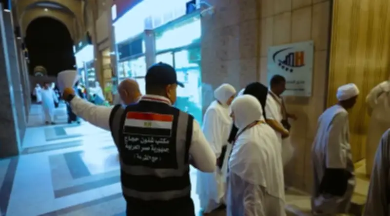 بعثة حج القرعة تواصل تفويج الحجاج من المدينة إلى مكة