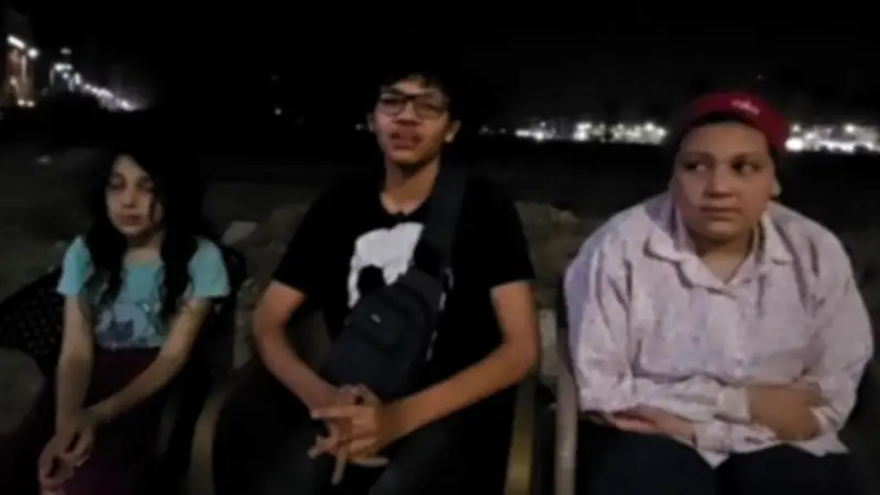 والد صغار بنها ينفي طردهم ويؤكد أن والدتهم تسلمتهم