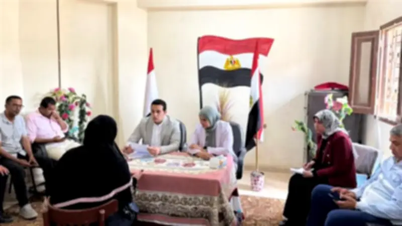 نائب محافظ الفيوم يبحث شكاوى المواطنين بقرية النصارية ويوجه بحل مشكلات المياه