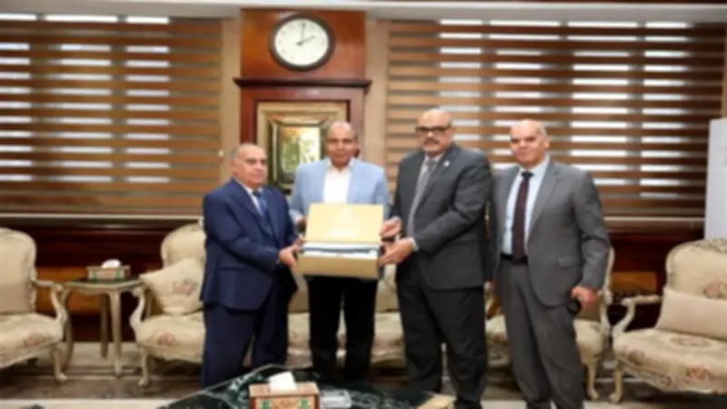 محافظ المنيا يبحث مع البنك الزراعي التعاون في مبادرات خدمية