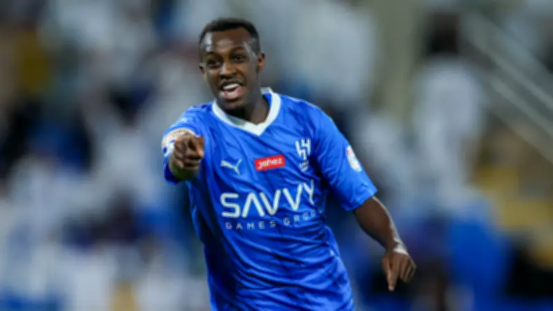 رغم قرار لانس.. هل يعود سعود عبدالحميد إلى الهلال؟