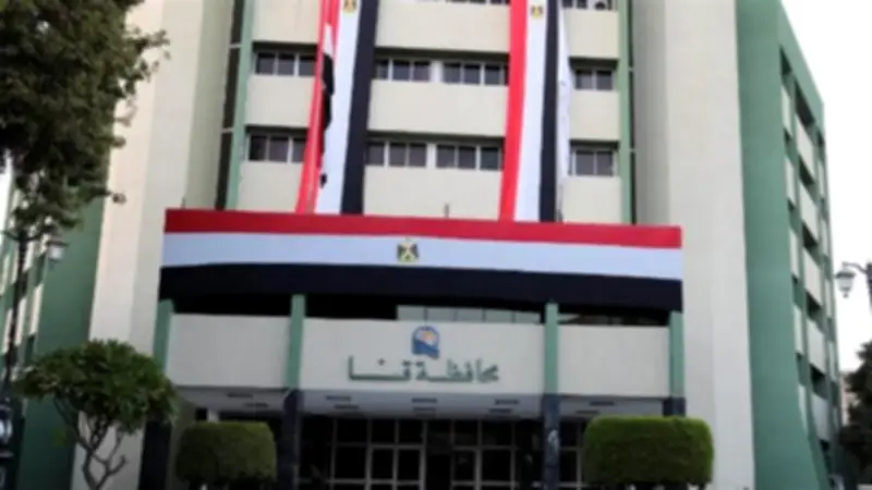قنا تواصل صرف تعويضات أسر الشهداء والمصابين تنفيذاً لتوجيهات السيسي