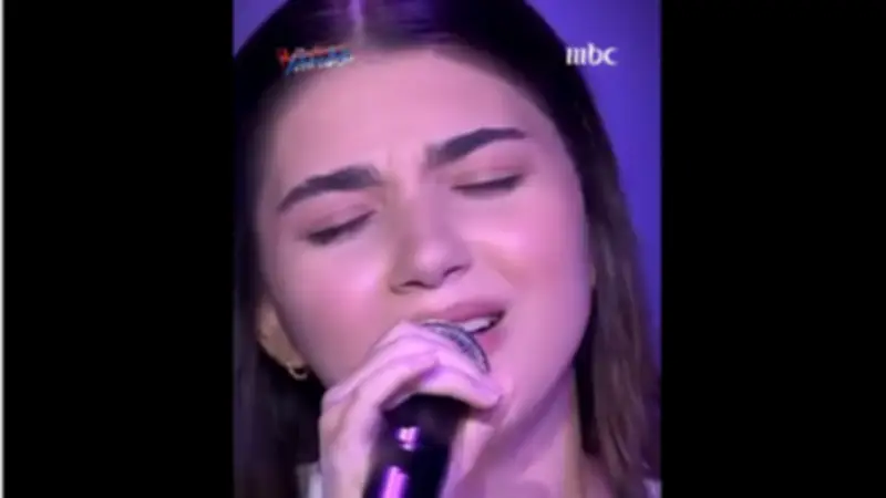 فريق رامي صبري يشعل مسرح ذا فويس كيدز بأغنية ذاك الغبي