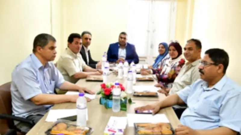 مجلس خدمة المجتمع بجامعة الوادي الجديد يناقش القوافل الطبية ويدشن مبادرة مهارة حياة