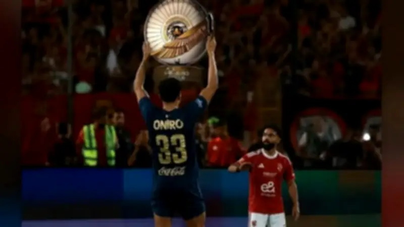 شيكو بانزا يحتفل بلقب الدوري الممتاز بطريقة ساخرة