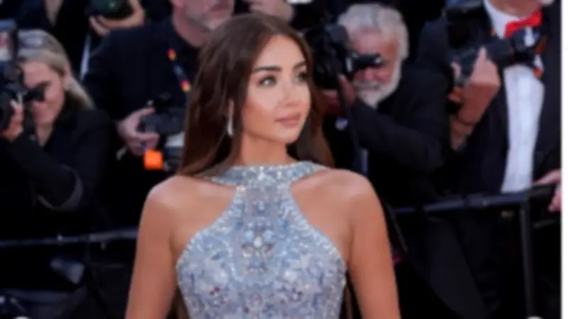 ناقد موضة يعلق على فستان هنا الزاهد في مهرجان كان
