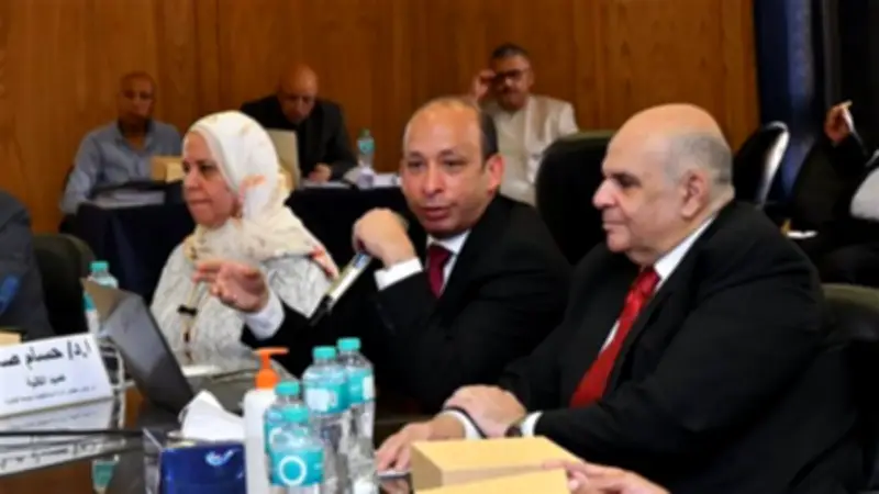 مجلس طب قصر العيني يقر مشاريع الطاقة الشمسية والميكنة ويؤجل المؤتمر السنوي
