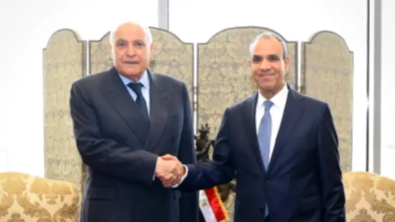 وزير الخارجية يبحث مع نظيره الجزائري تعزيز التعاون الاقتصادي والسياسي