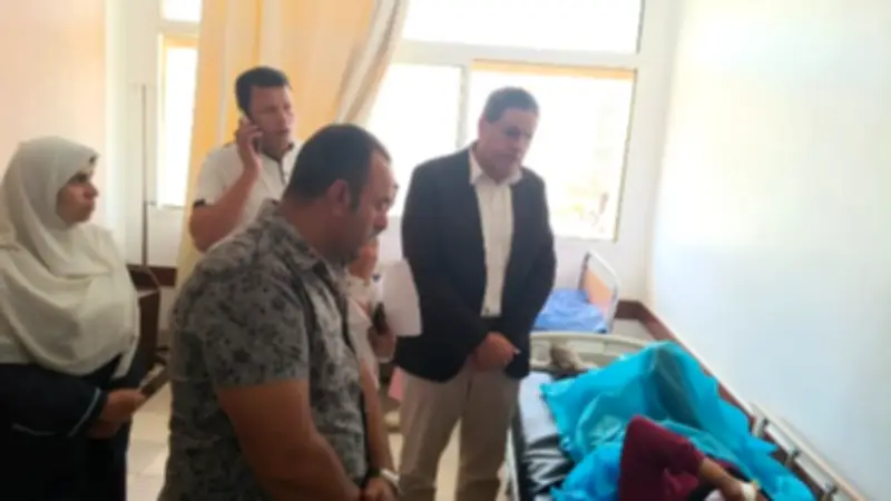 وكيل صحة المنوفية يتابع ميدانيًا مصابي حادث انقلاب ميكروباص بالسادات