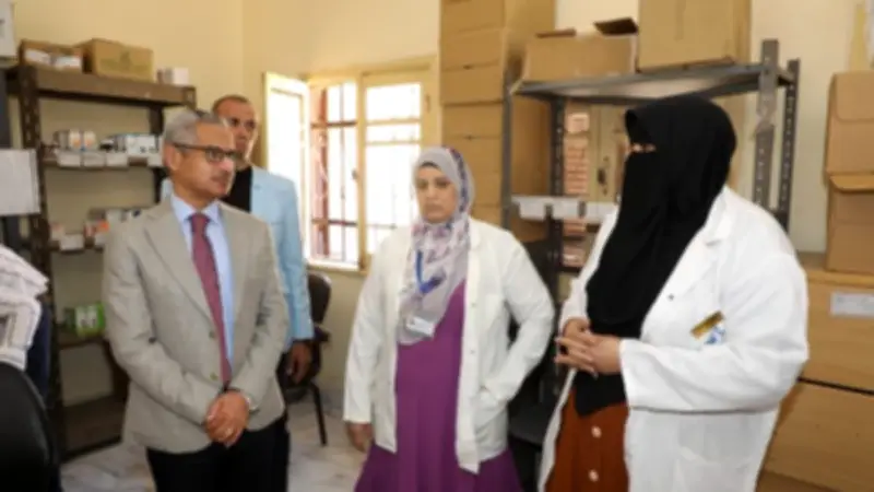 محافظ بني سويف يتفقد لجنة الانضباط والمراجعة بقرية الميمون
