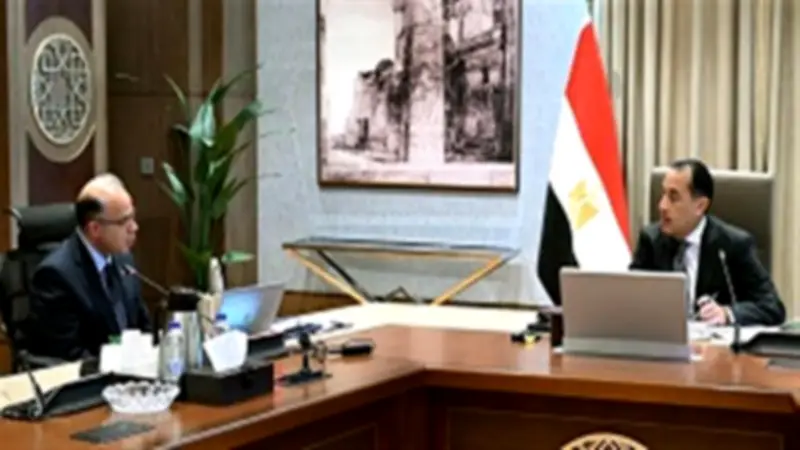 مدبولي يستعرض مع وزير الاستثمار خطط تحسين مناخ الاستثمار