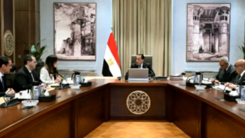 رئيس الوزراء يتفقد مشروعات العاصمة الجديدة ويؤكد أهمية تحلية المياه