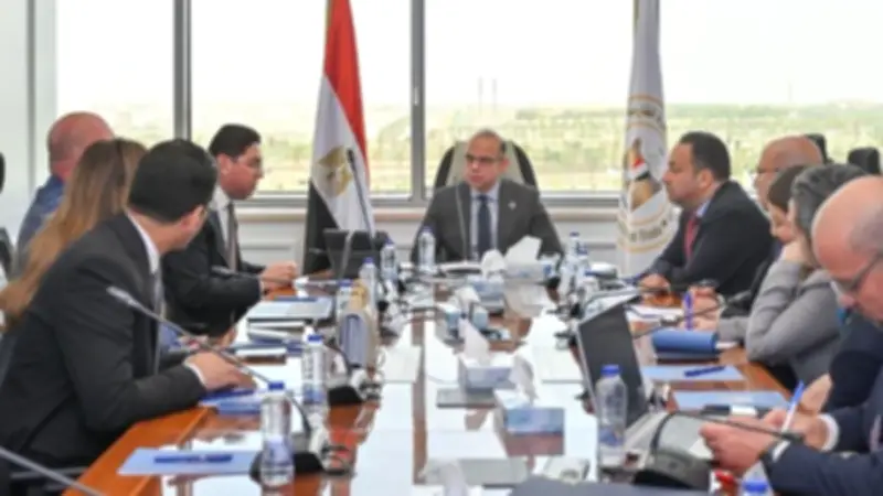 وزير الاستثمار: توطين صناعة المواد الفعالة الدوائية يدعم الأمن الصحي ويخفض الواردات