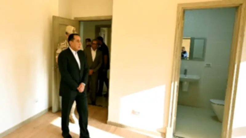 رئيس الوزراء يتفقد الحي الدبلوماسي بالعاصمة الجديدة ويطلع على نماذج السفارات