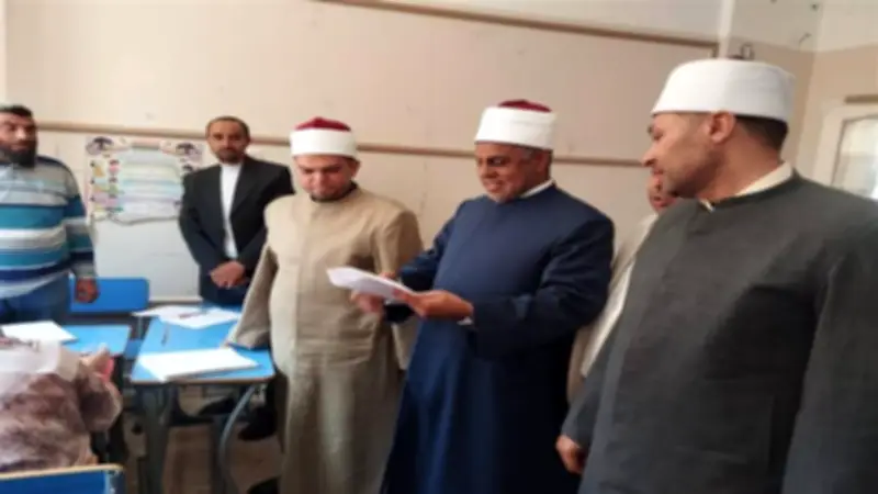 رئيس المعاهد الأزهرية يوجه بالالتزام بتعليمات التصحيح ومراعاة مصلحة الطلاب خلال جولة بدمياط