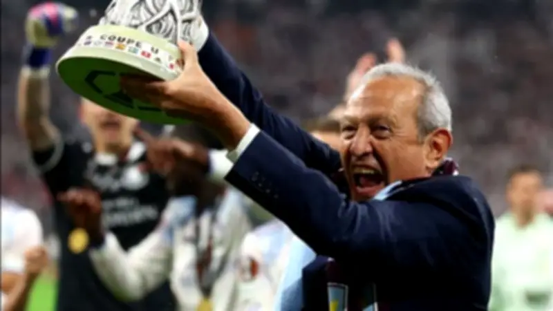 ناصف ساويرس وإيمري يخططان لتدعيم أستون فيلا بعد التتويج الأوروبي