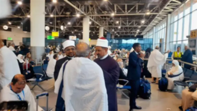أمين البحوث الإسلامية يتفقد قافلة توعية الحجاج بمطار القاهرة الدولي