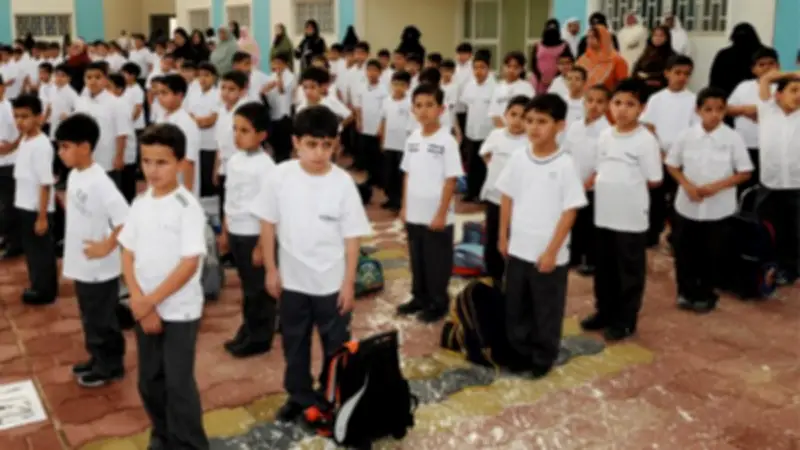 الكويت تلجأ لحيلة جديدة لتخفيف الحقيبة المدرسية عن الطلبة