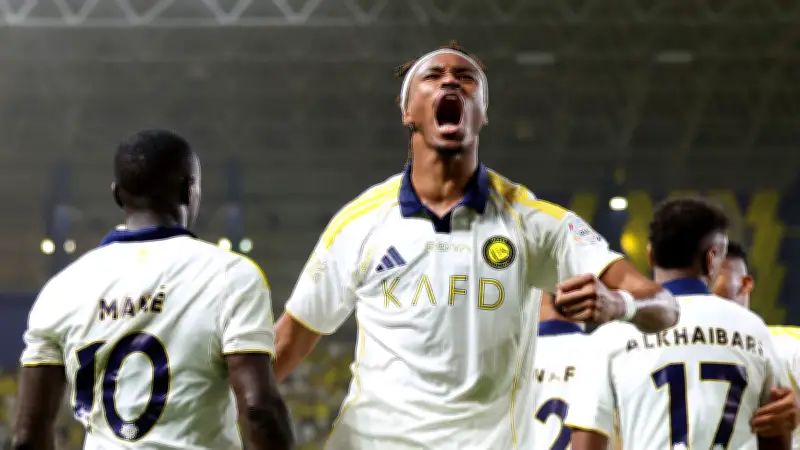 ساديو ماني يكسر صمود ضمك ويسجل هدفًا رائعًا في ليلة تتويج النصر