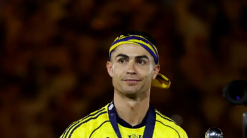 رونالدو يثير الجدل بإشاراته أثناء تتويج النصر بدوري روشن