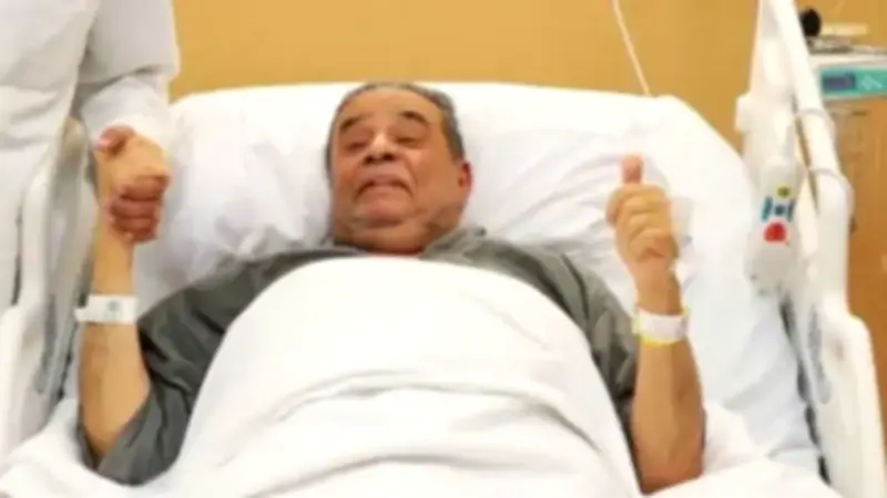 راشد الشمراني يطمئن جمهوره بعد جراحة العمود الفقري الناجحة