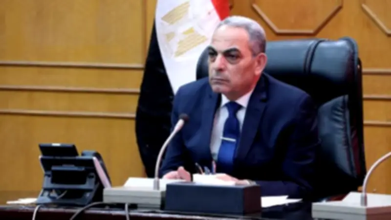 محافظ الإسماعيلية يشيد بجهود السيطرة على تسريب غاز الكلور بمحطة مياه