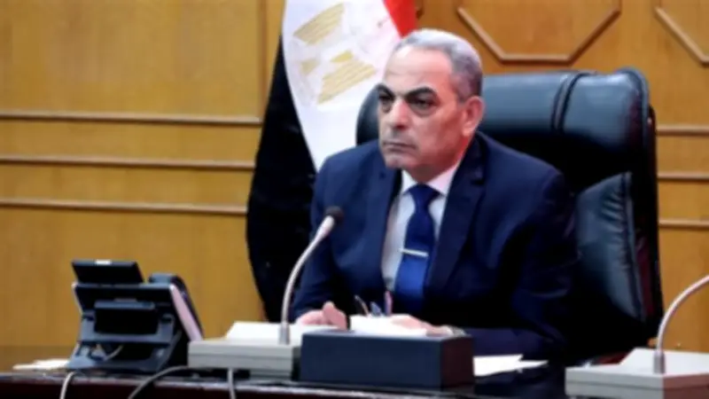 محافظ الإسماعيلية يشيد بجهود السيطرة على تسريب الكلور بمحطة مياه