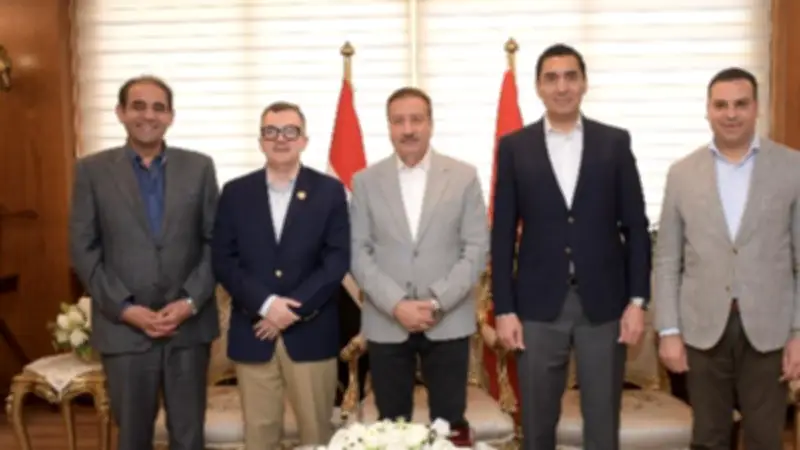 محافظ بورسعيد يستقبل وزيري التخطيط والرياضة لتفقد المنشآت الرياضية والتعليمية
