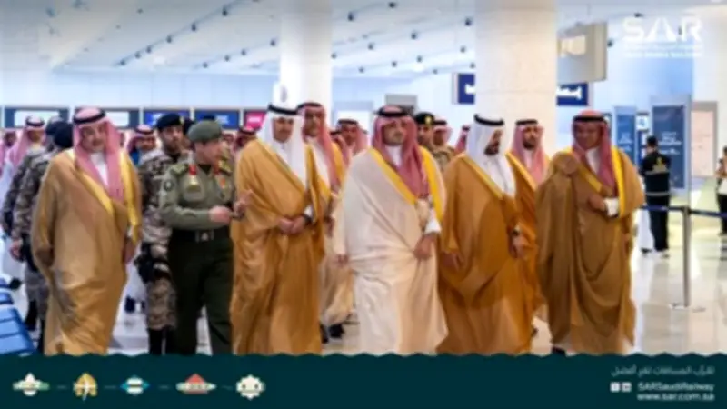 وزير الداخلية السعودي يتفقد جاهزية قطار الحرمين لخدمة الحجاج